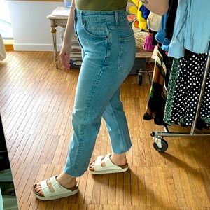 ZARA CROPPED MOM JEANS